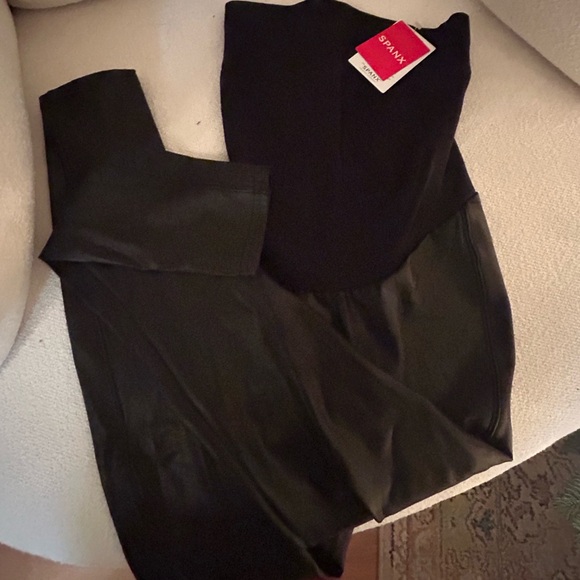 Spanx faux leather maternity leggings - Picture 4 of 6